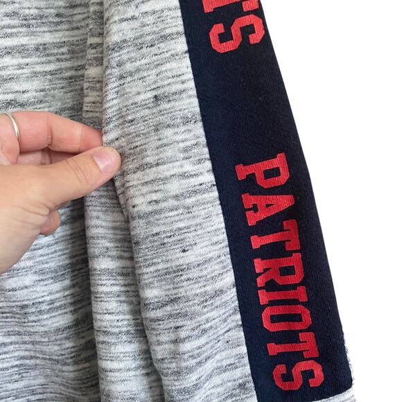 New England Patriots V-Neck Hoodie Size Medium - Picture 4 of 5